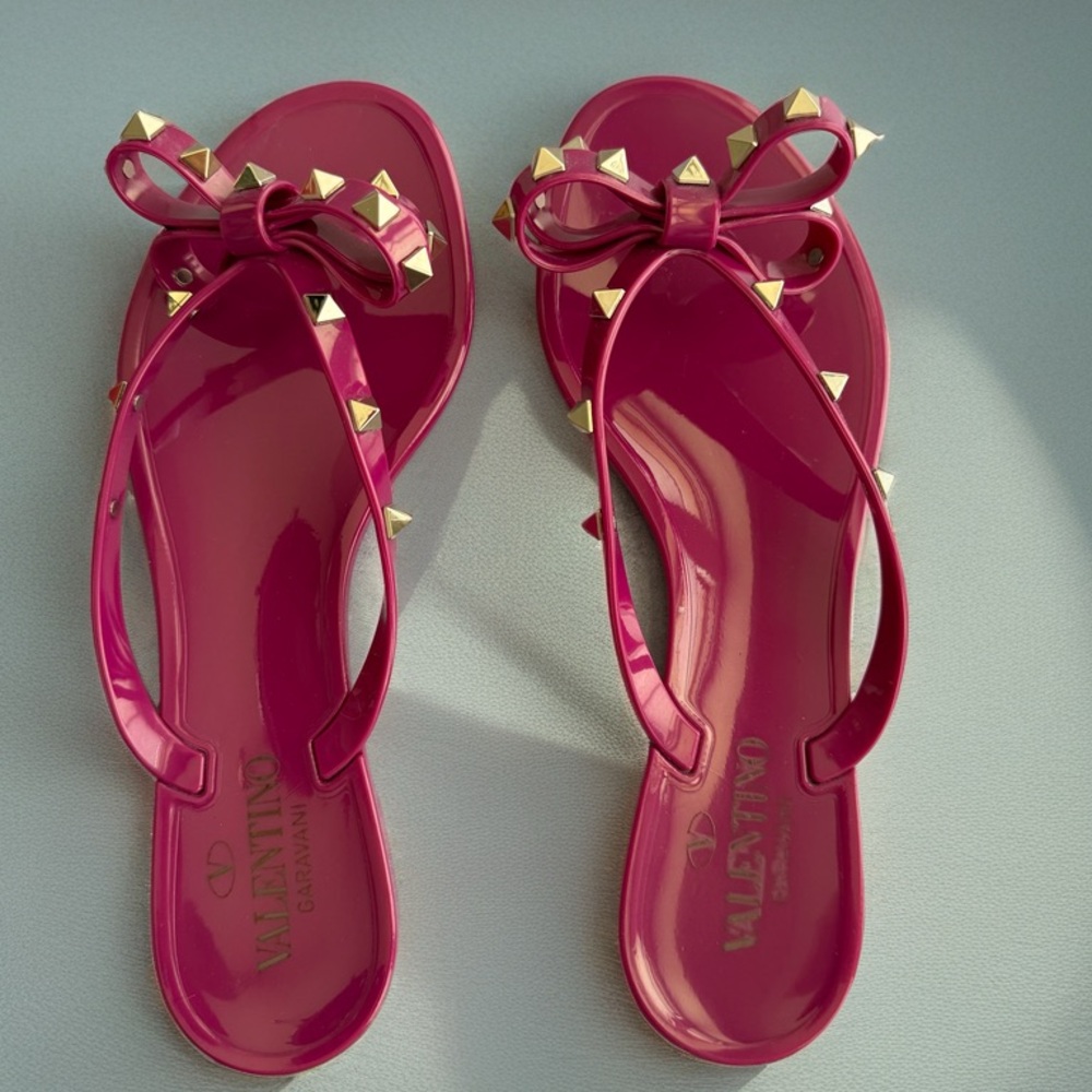 Valentino Rockstud Thongs Sandals Pink
